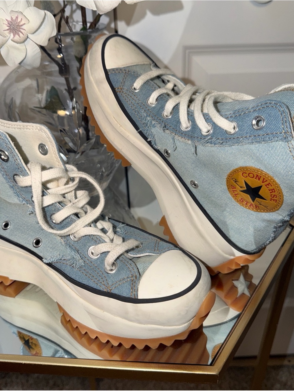 Converse Chuck Taylor platform women’s size 7 sneakers in light blue denim